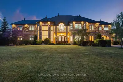Detached in Burlington