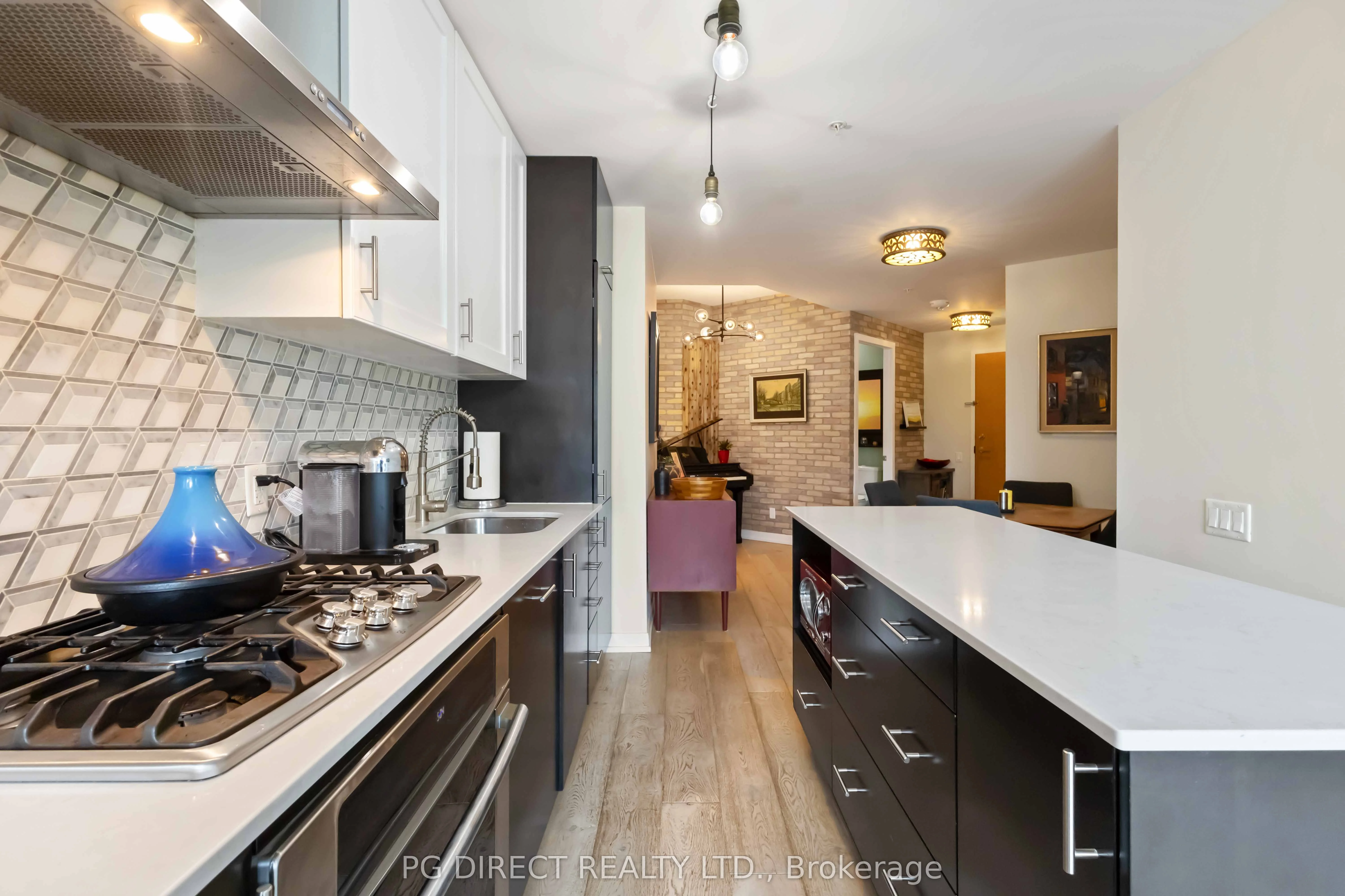 38 Howard Park Avenue 622, Toronto W01, ON M6R 0A7