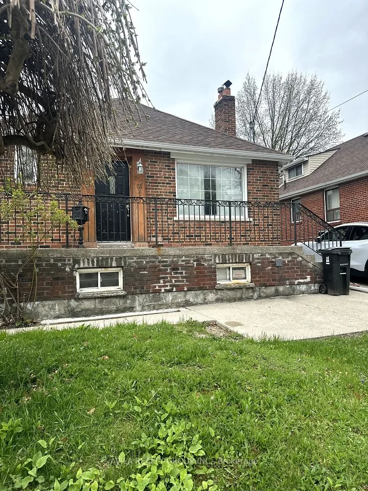 219 Church Street, Toronto W04, ON M9N 1N9