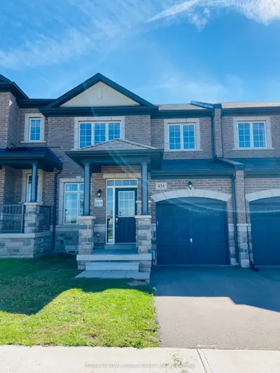 Att/Row/Townhouse in Oakville