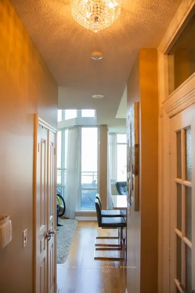 220 Burnhamthorpe Road W 903, Mississauga, On L5b 4n4