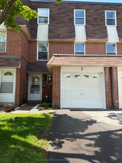 Condo Townhouse in Milton