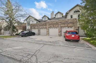 Condo Townhouse in Burlington