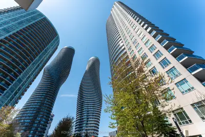 Condo Apartment in Mississauga