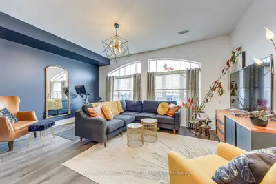 Condo Townhouse in Burlington