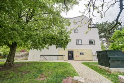 Condo Townhouse in Oakville