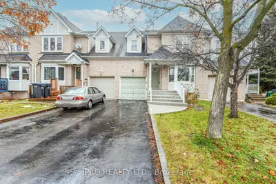 Att/Row/Townhouse in Brampton
