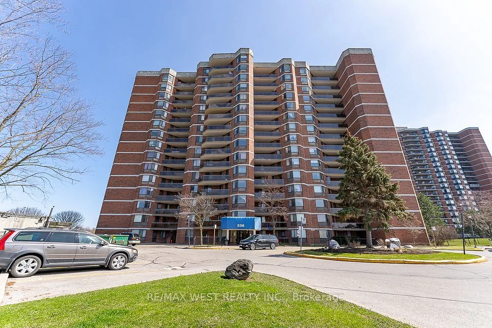 238 Albion Road 207, Toronto W10, On M9w 6a7