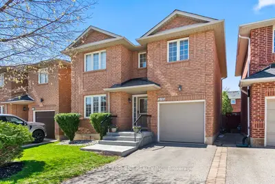 Detached in Oakville