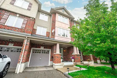 Condo Townhouse in Burlington