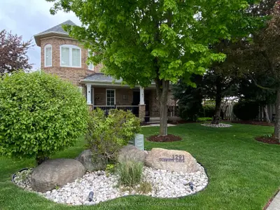 Att/Row/Townhouse in Oakville