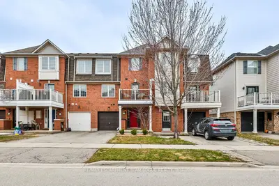 Att/Row/Townhouse in Oakville