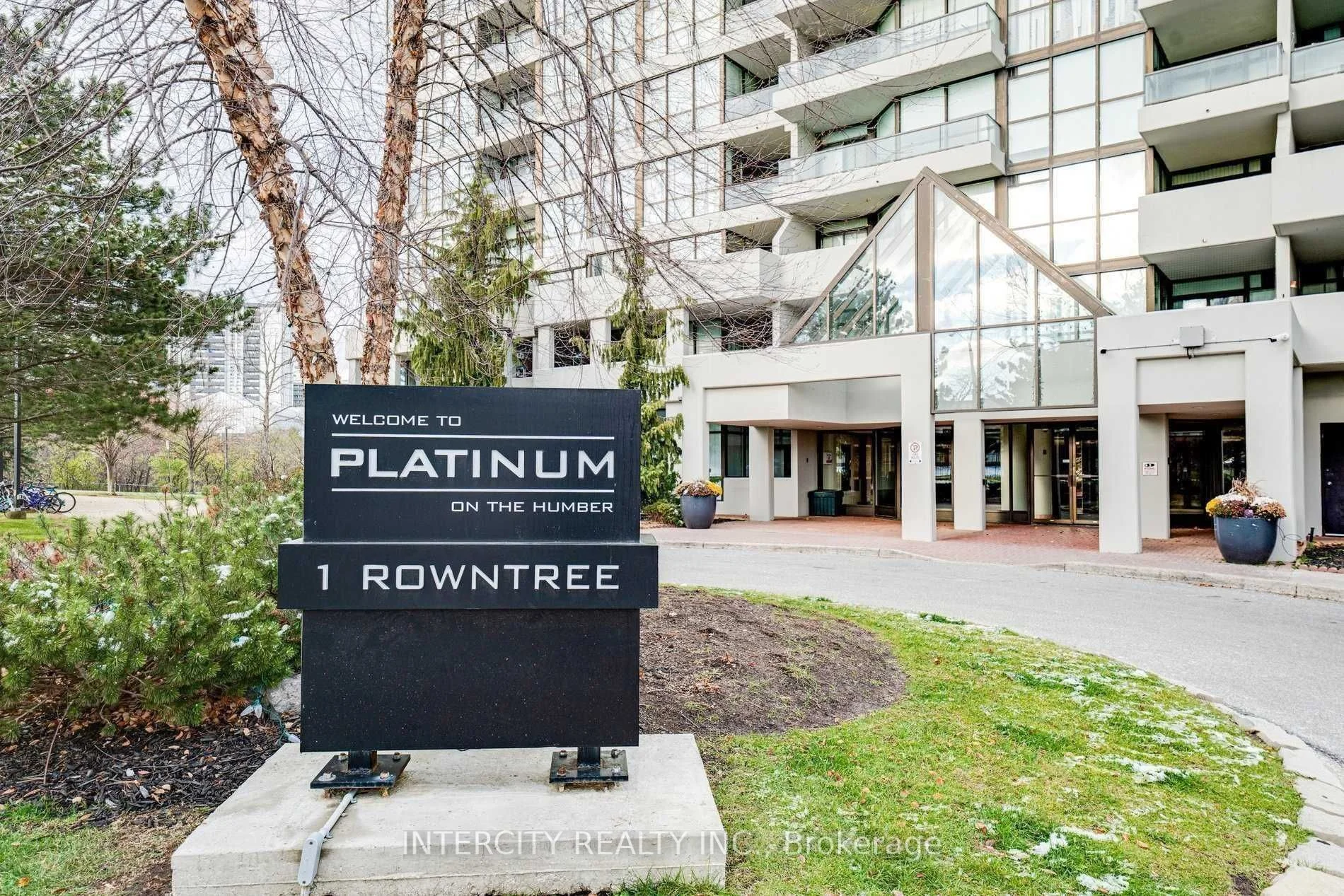 1 Rowntree Road 410, Toronto W10, ON M9V 5G7