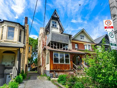 Fourplex in Toronto