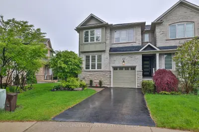 Att/Row/Townhouse in Oakville