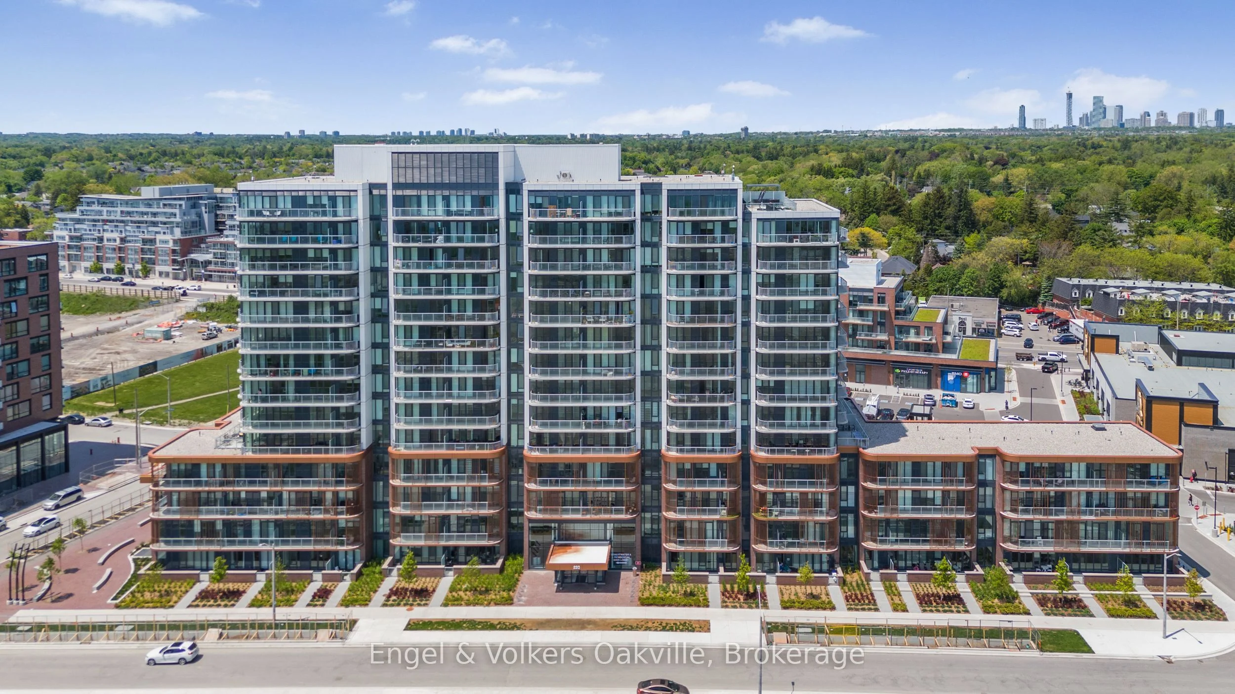 220 Missinnihe Way 601, Mississauga, On L5h 0a9