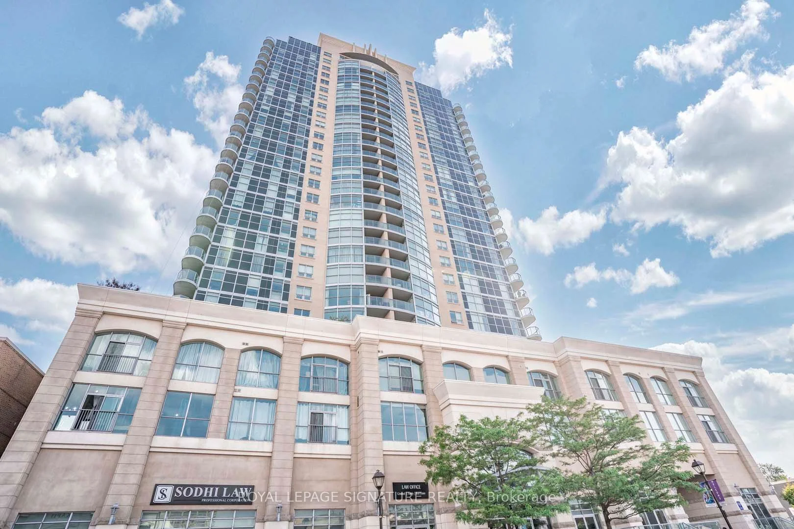 Common Element Condo in Brampton
