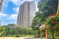 25 Kingsbridge Garden Circle 423, Mississauga, ON L5R 4B1