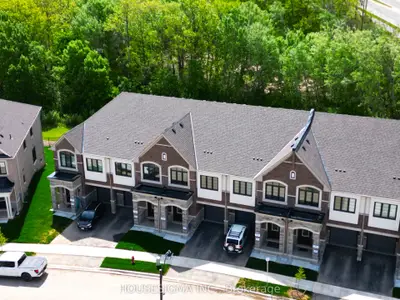 Att/Row/Townhouse in Milton