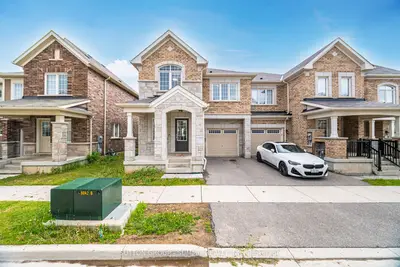 Att/Row/Townhouse in Milton