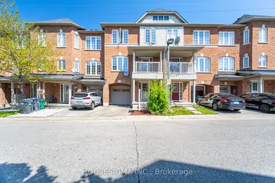 Att/Row/Townhouse in Brampton