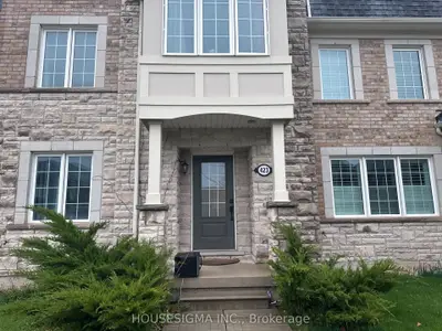 Att/Row/Townhouse in Oakville