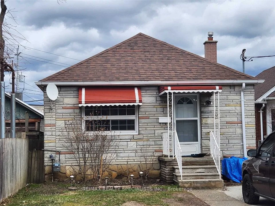 47 SYNDICATE Avenue BSMT (unit 2), Toronto W04, ON M6N 4M4