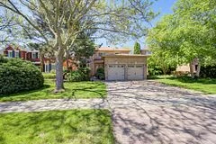 1432 Stoneybrook Trail, Oakville, On L6m 2p4