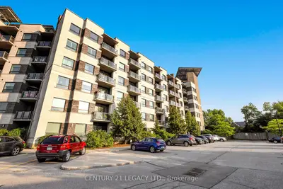 Condo Apartment in Milton