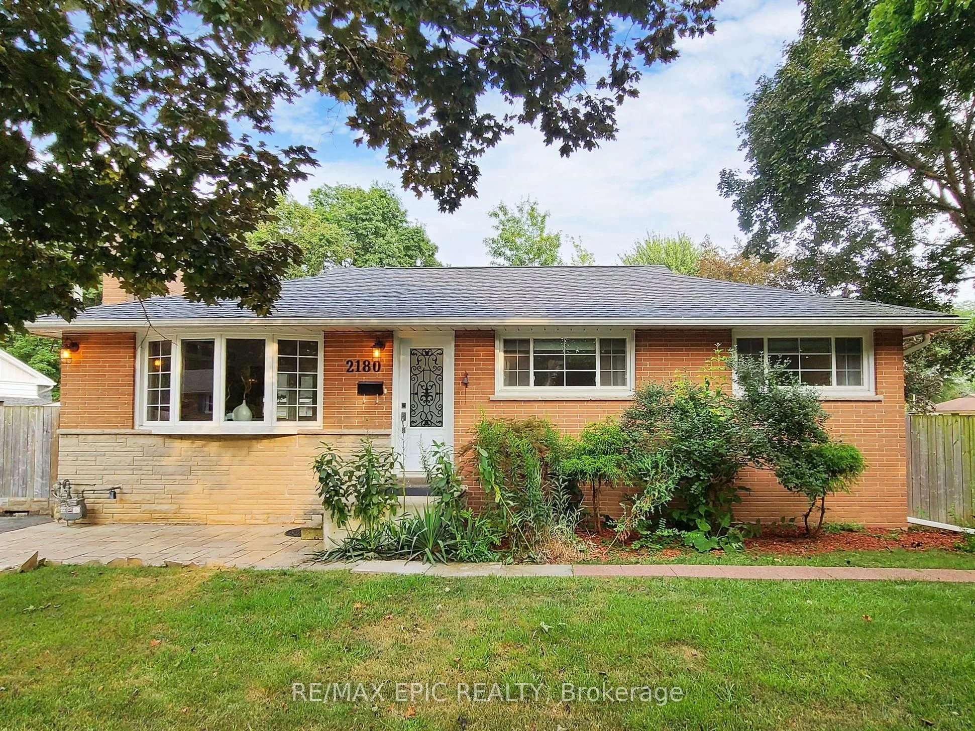 2180 Mount Royal Avenue, Burlington, ON L7P 1R7
