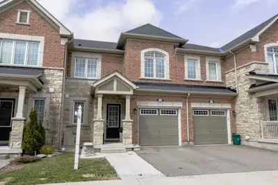 Att/Row/Townhouse in Milton