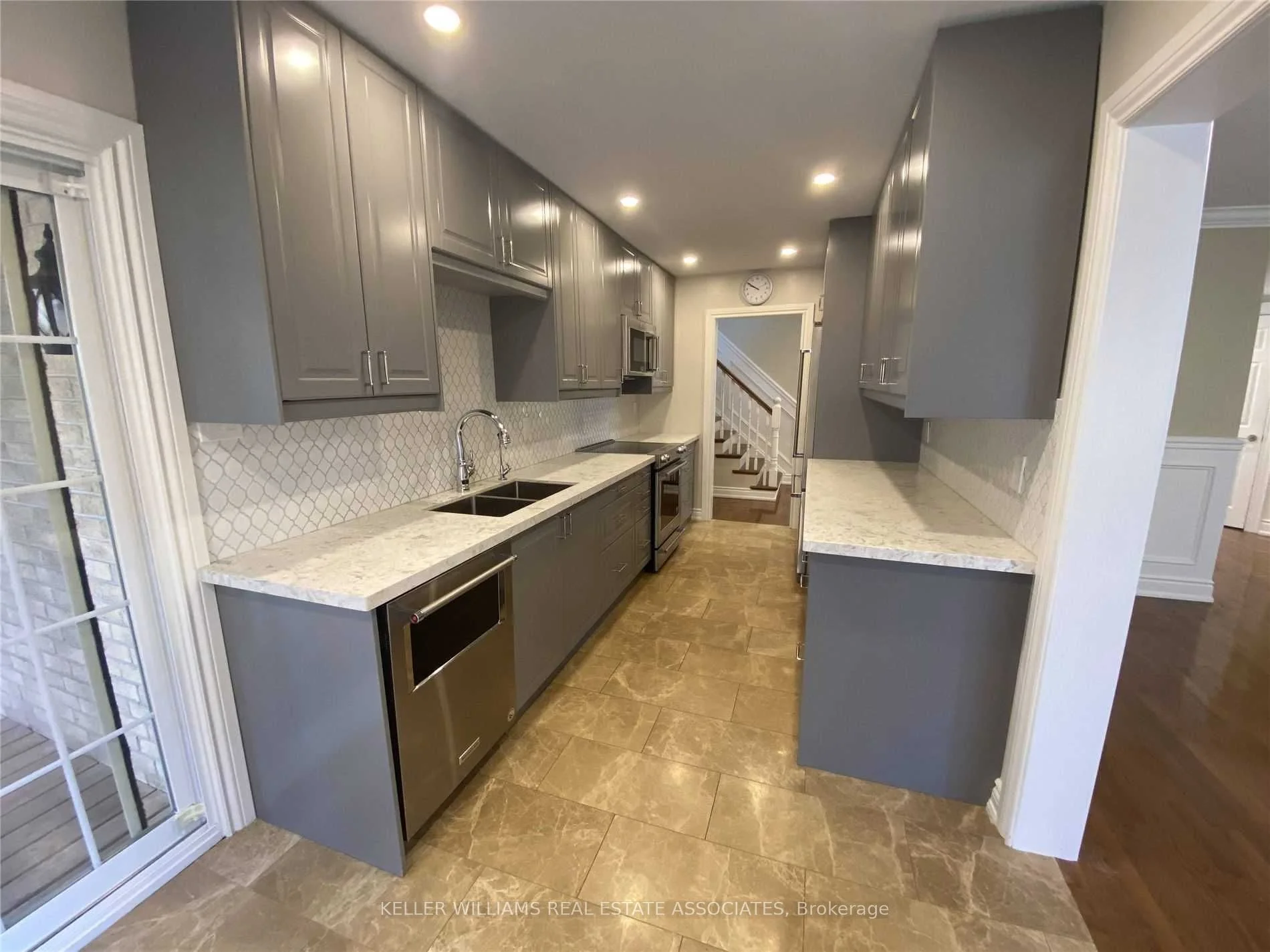 201 Sewell Drive, Oakville, On L6h 1e3