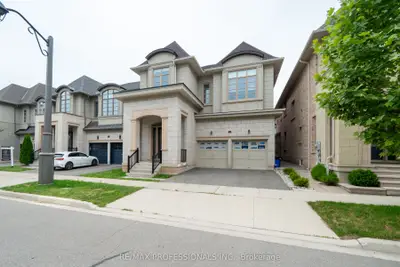 Detached in Oakville