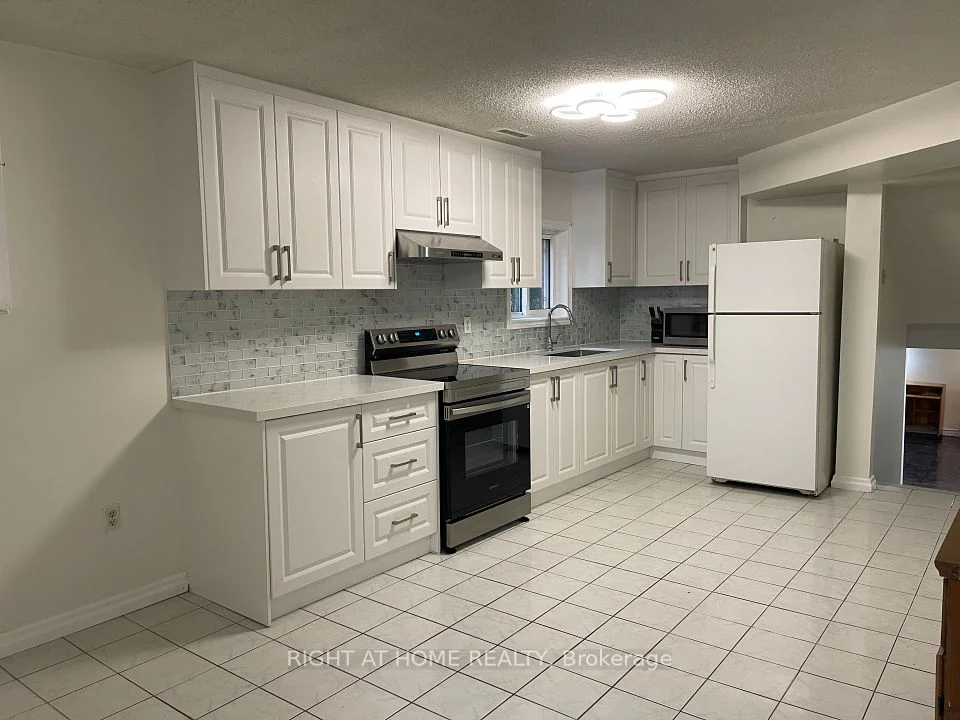 4128 Dursley Crescent Lower, Mississauga, ON L4Z 1J7