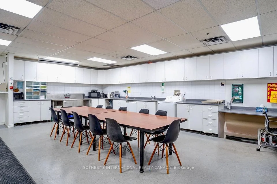 1146 Aerowood Drive, Mississauga, On L4w 1y5