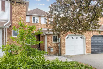Att/Row/Townhouse in Mississauga