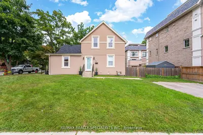 Detached in Burlington