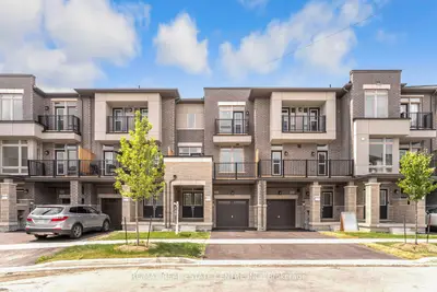 Att/Row/Townhouse in Brampton