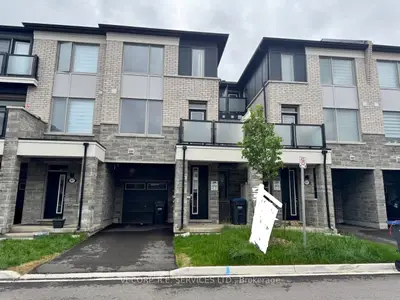 Att/Row/Townhouse in Brampton