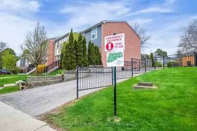 Condo Townhouse in Mississauga