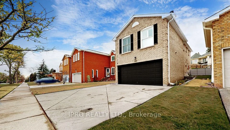 6521 Warbler Lane, Mississauga, ON L5N 6E1