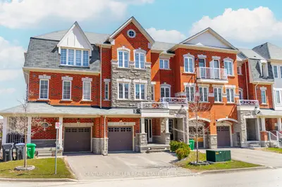 Att/Row/Townhouse in Brampton