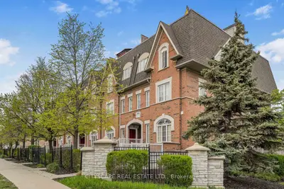 Condo Townhouse in Mississauga