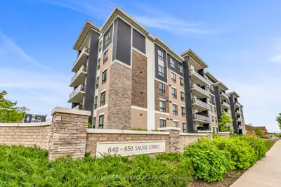 Condo Apartment in Milton
