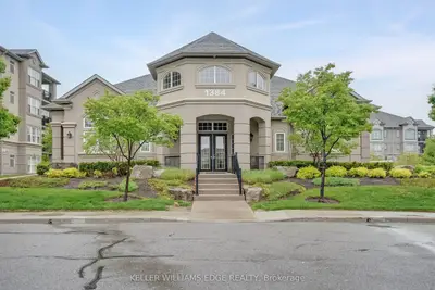 Condo Apartment in Milton