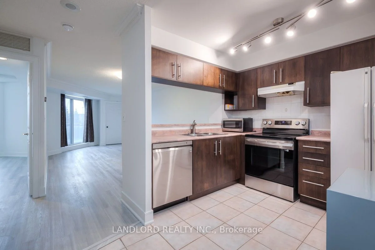 190 Manitoba Street 511, Toronto W06, On M8y 3y8