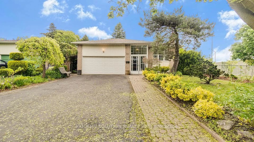 1011 Pearson Drive, Oakville, ON L6H 2Y9