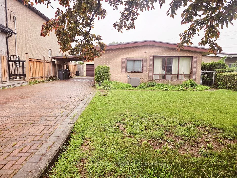7496 Homeside Gardens, Mississauga, ON L4T 2A7