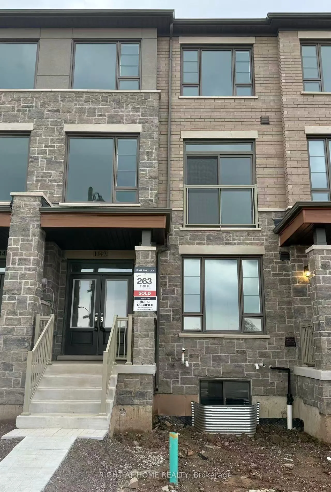 1142 Wheat Boom Drive, Oakville, On L6h 8c2