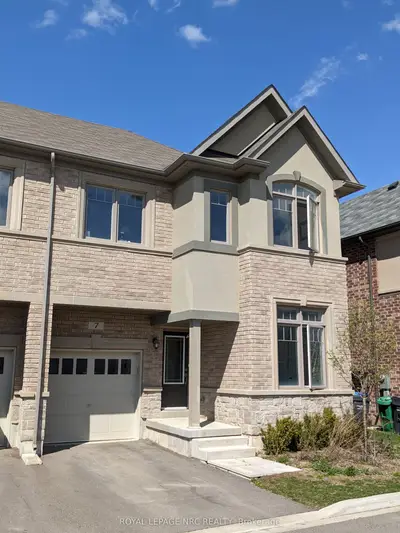 Att/Row/Townhouse in Brampton
